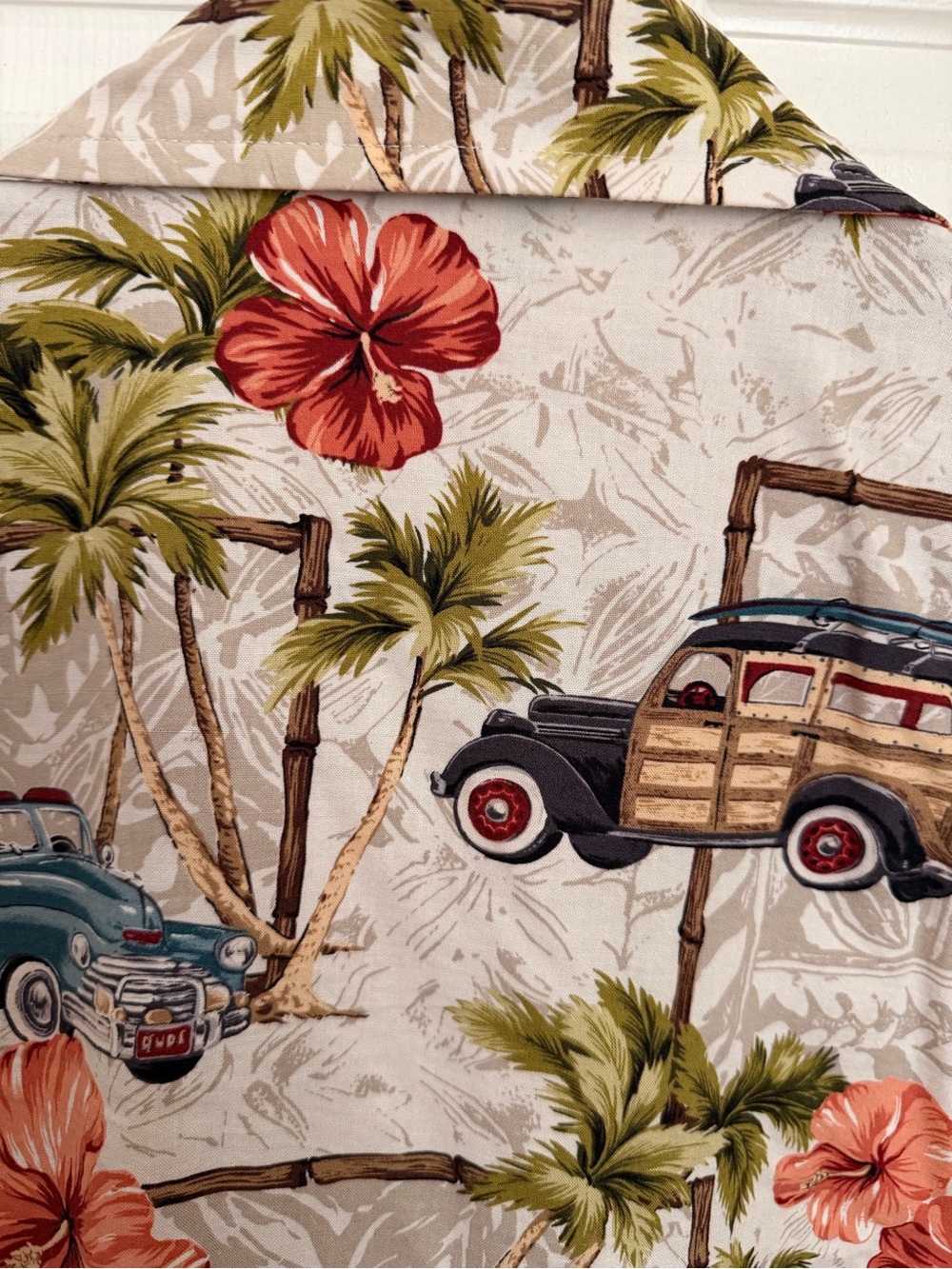 Vintage Islands Fine Burgers & Drinks
Hawaiian Aloha Shirt - Size XS. - Picture 6 of 16